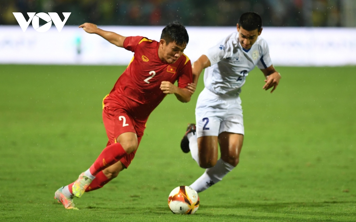 Toàn cảnh trận "thuỷ chiến" giữa U23 Việt Nam và U23 Philippines